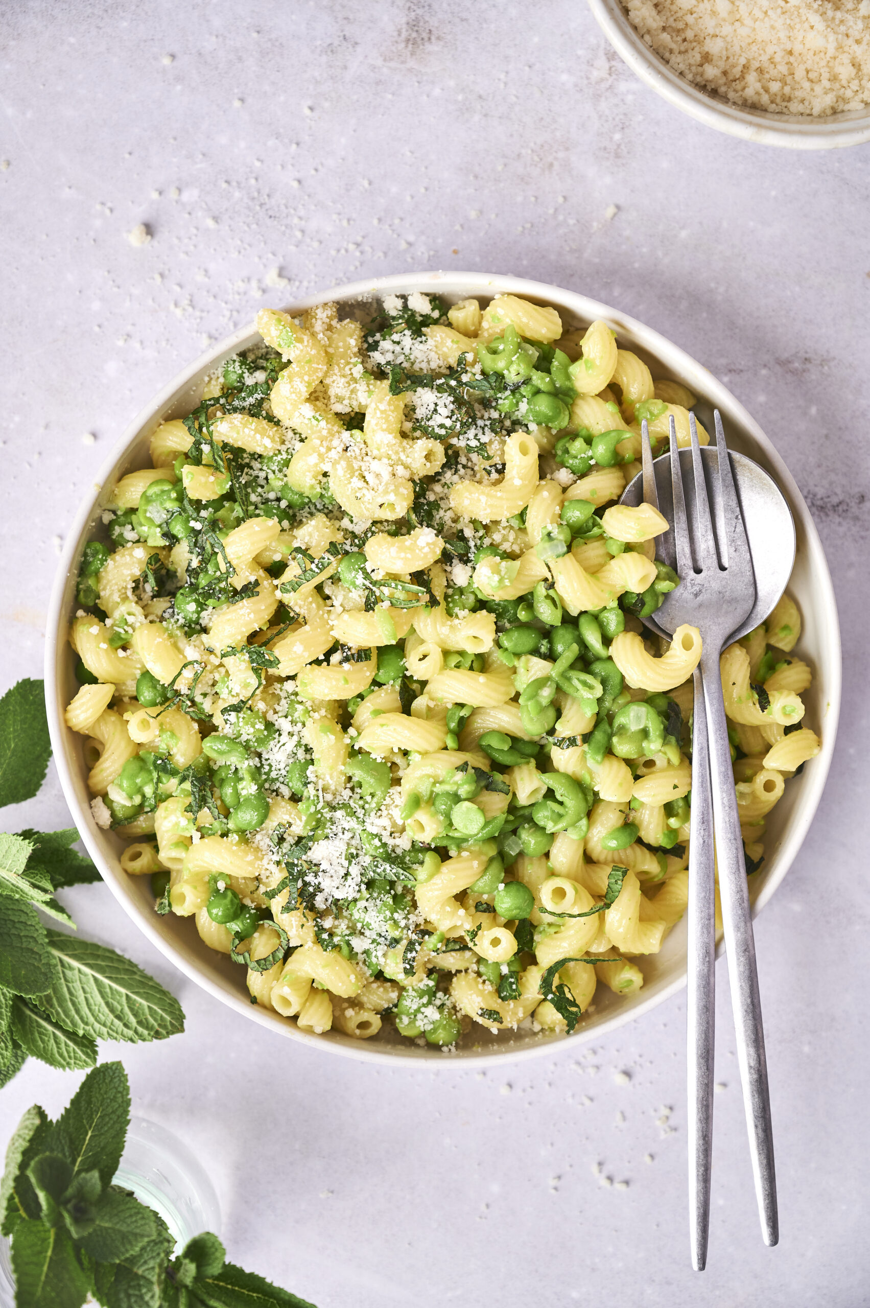 Mint and pea pasta in a bowl 