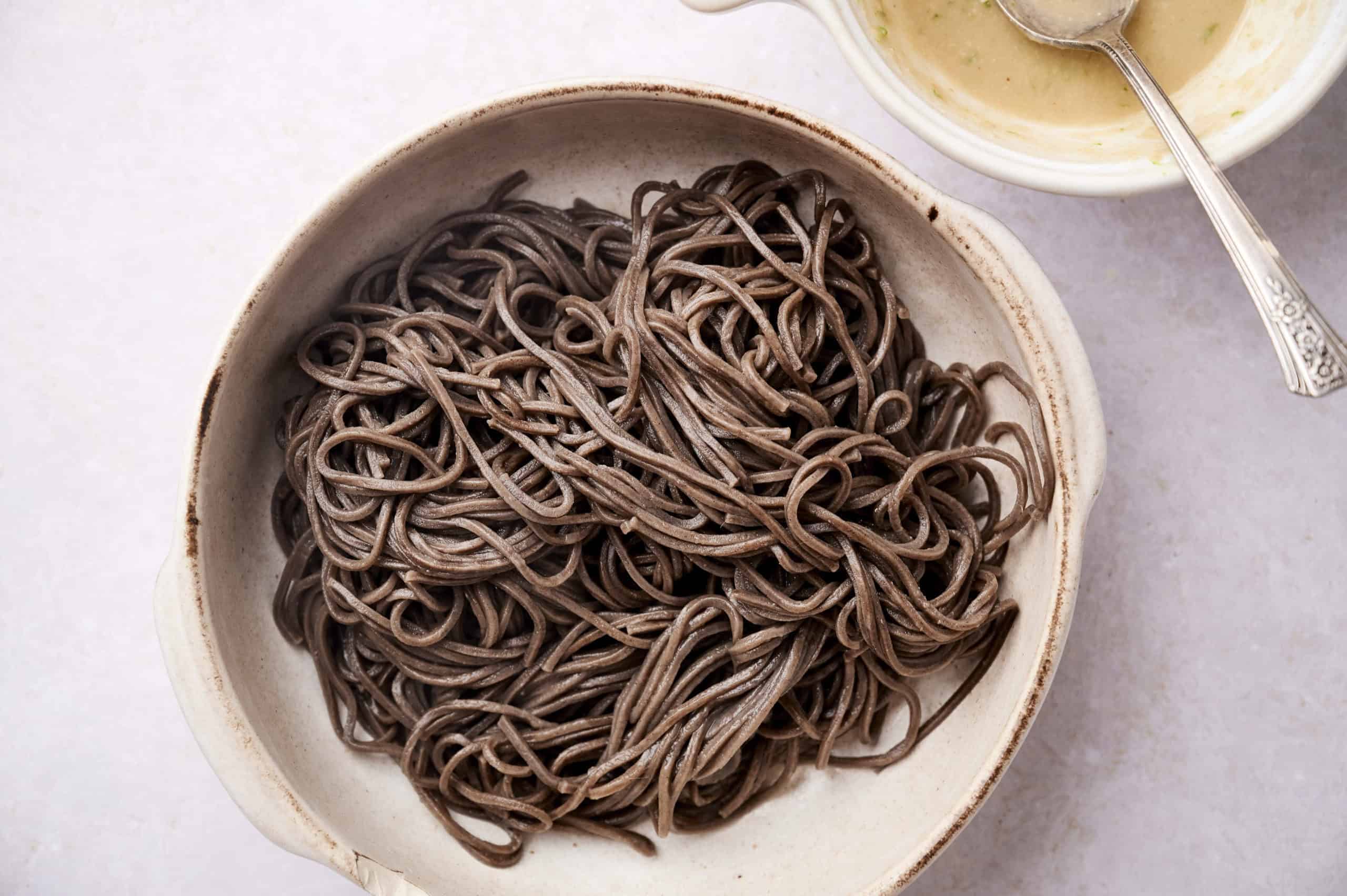 cooked noodles in bowl 